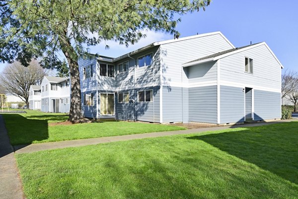 exterior at Lake Crest Apartments