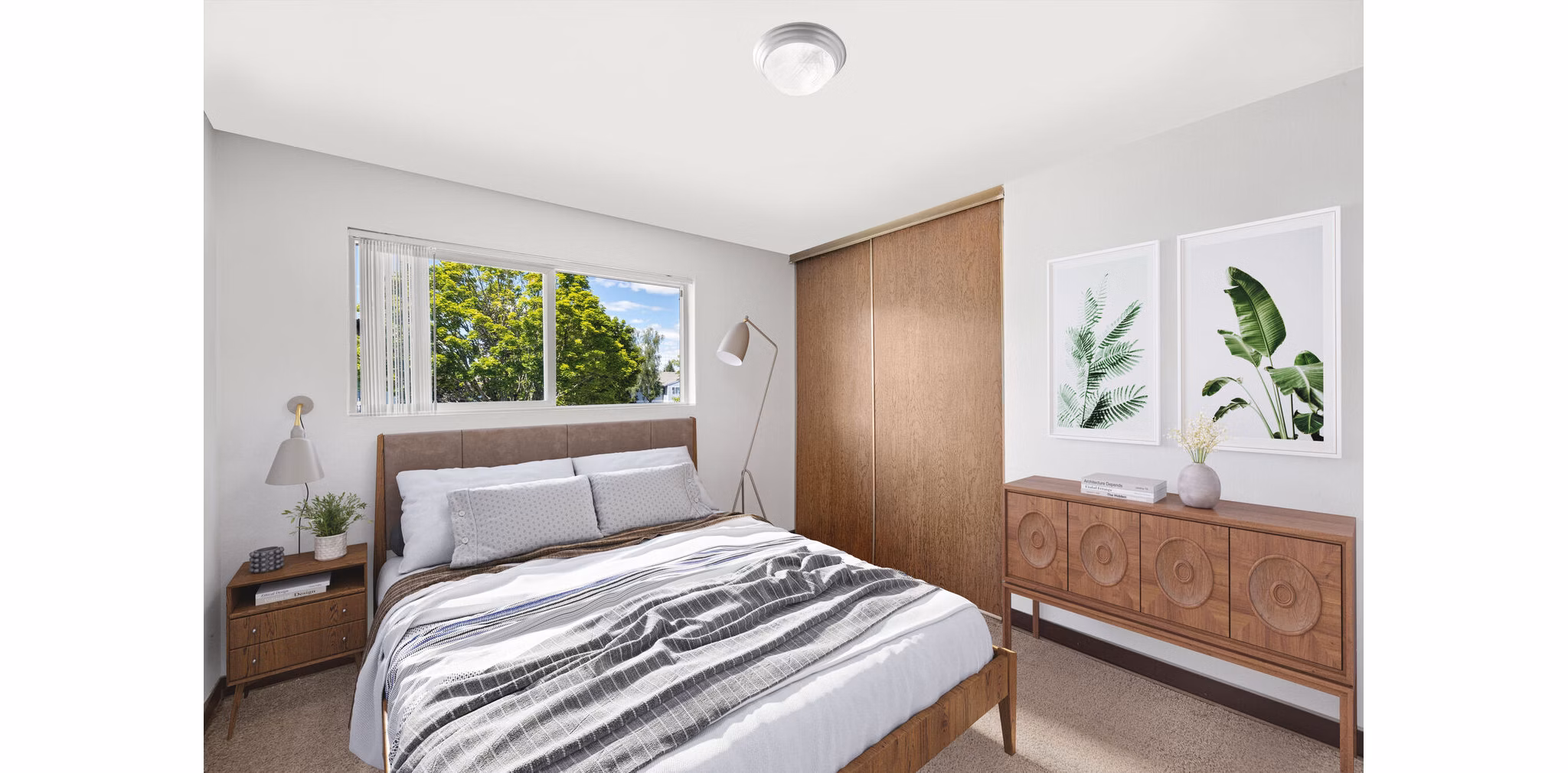 bedroom at Lake Crest Apartments