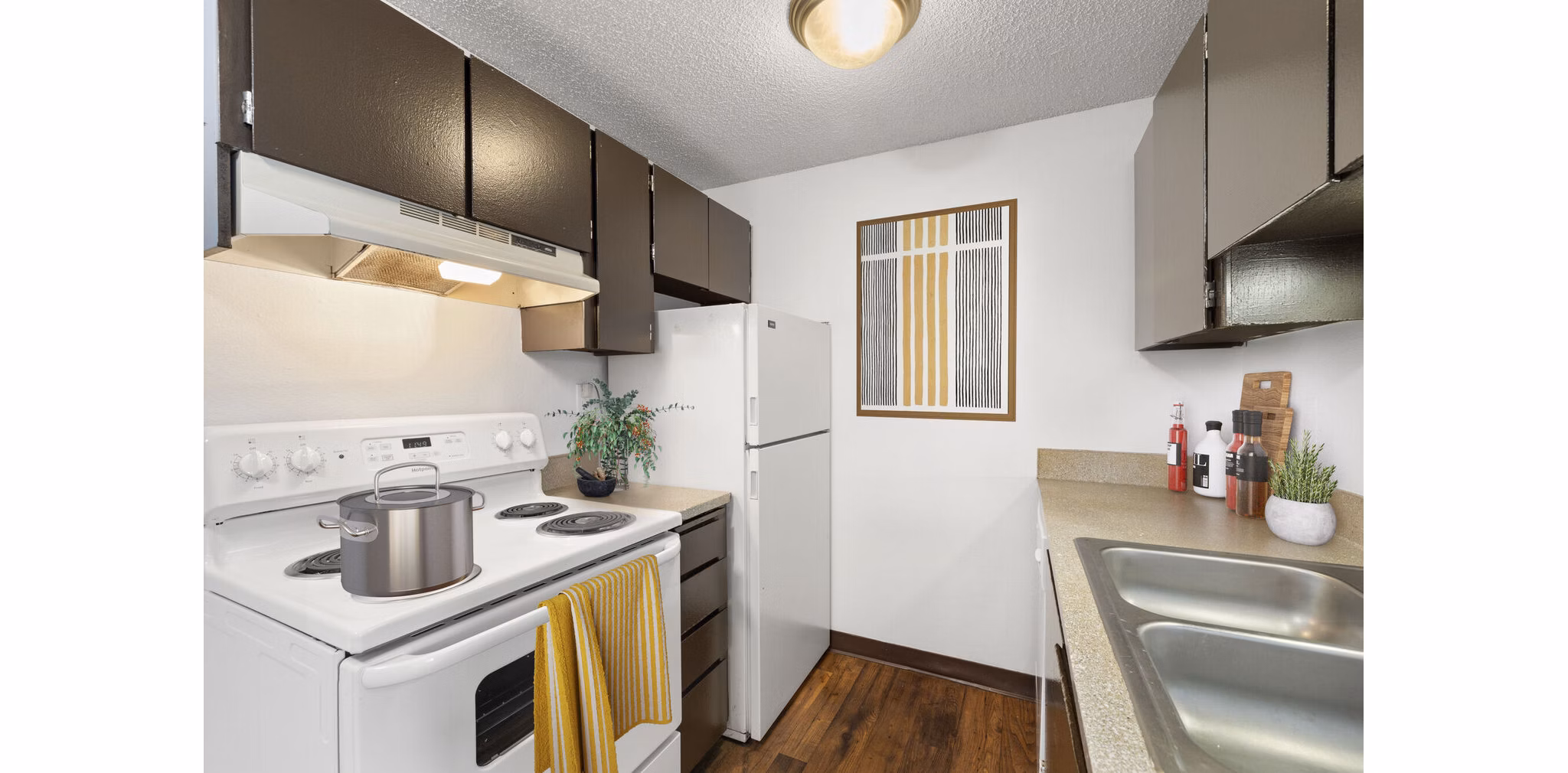 kitchen at Lake Crest Apartments