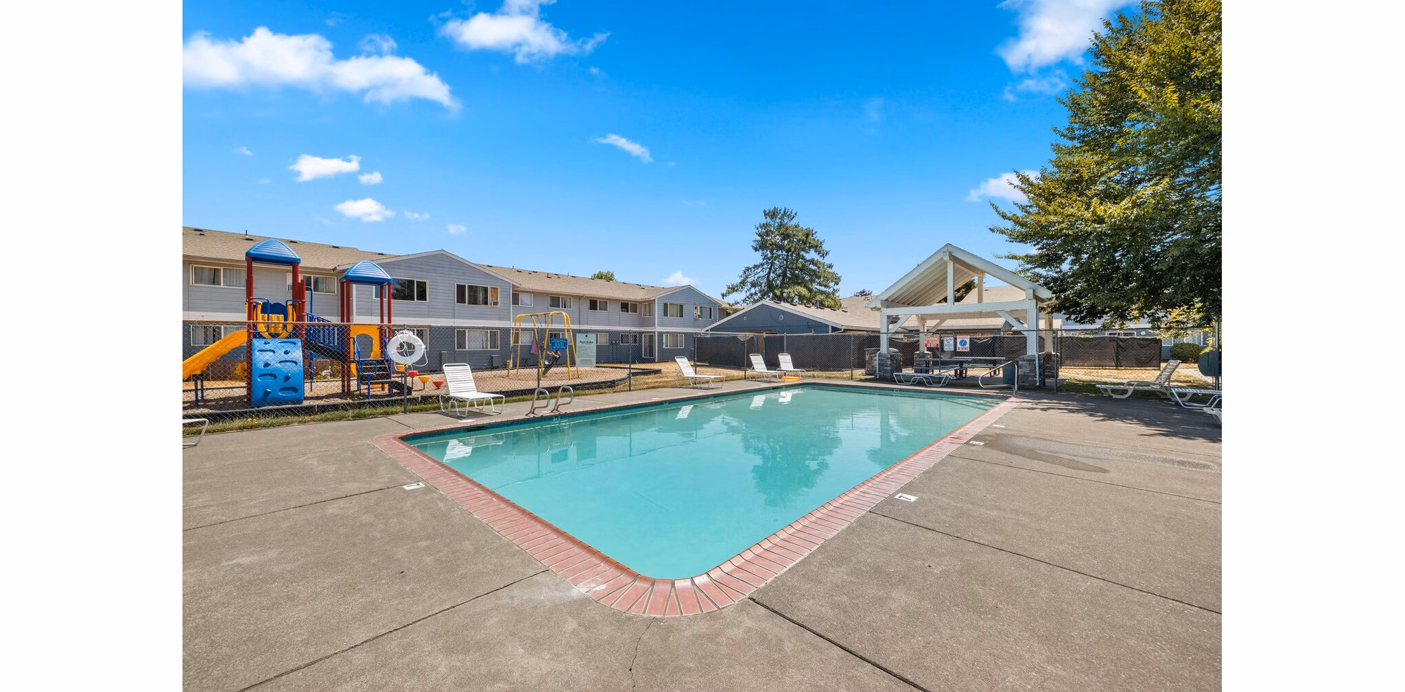 pool at Lake Crest Apartments