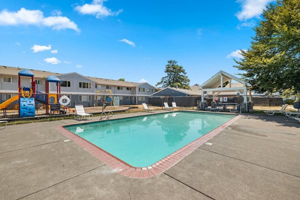 pool at Lake Crest Apartments