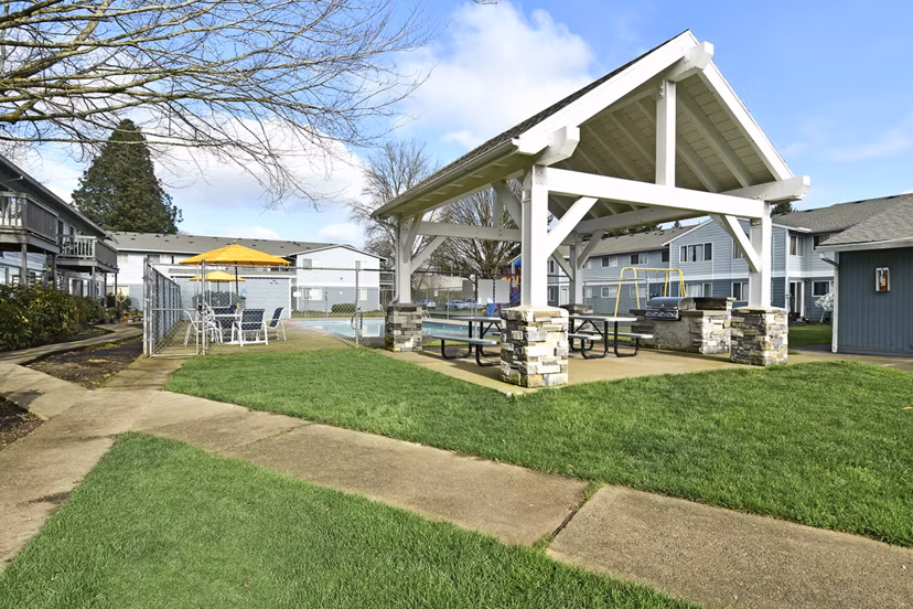 Modern outdoor grill area with seating at Lake Crest Apartments, perfect for social gatherings and dining al fresco