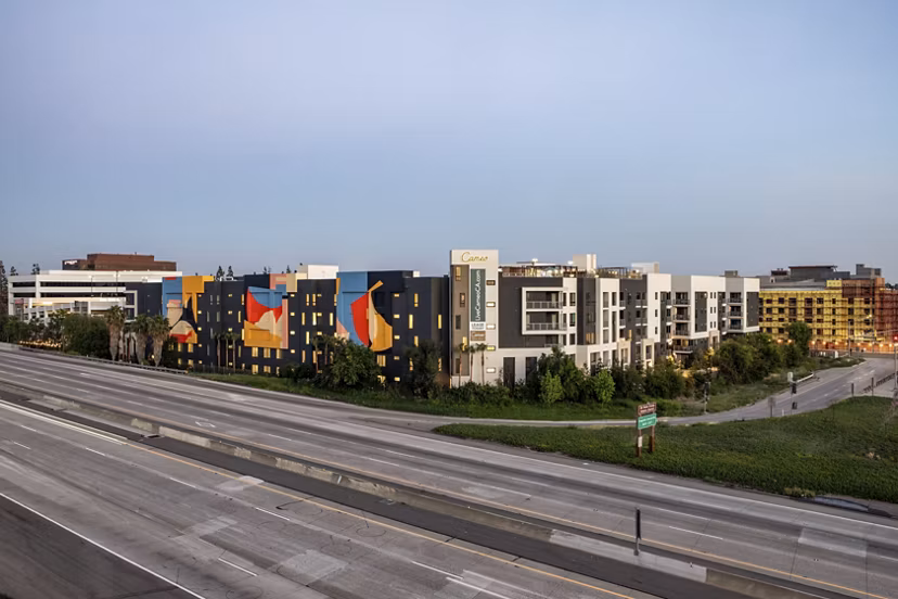 Cameo Apartments: Sleek contemporary of upscale apartments in vibrant Los Angeles