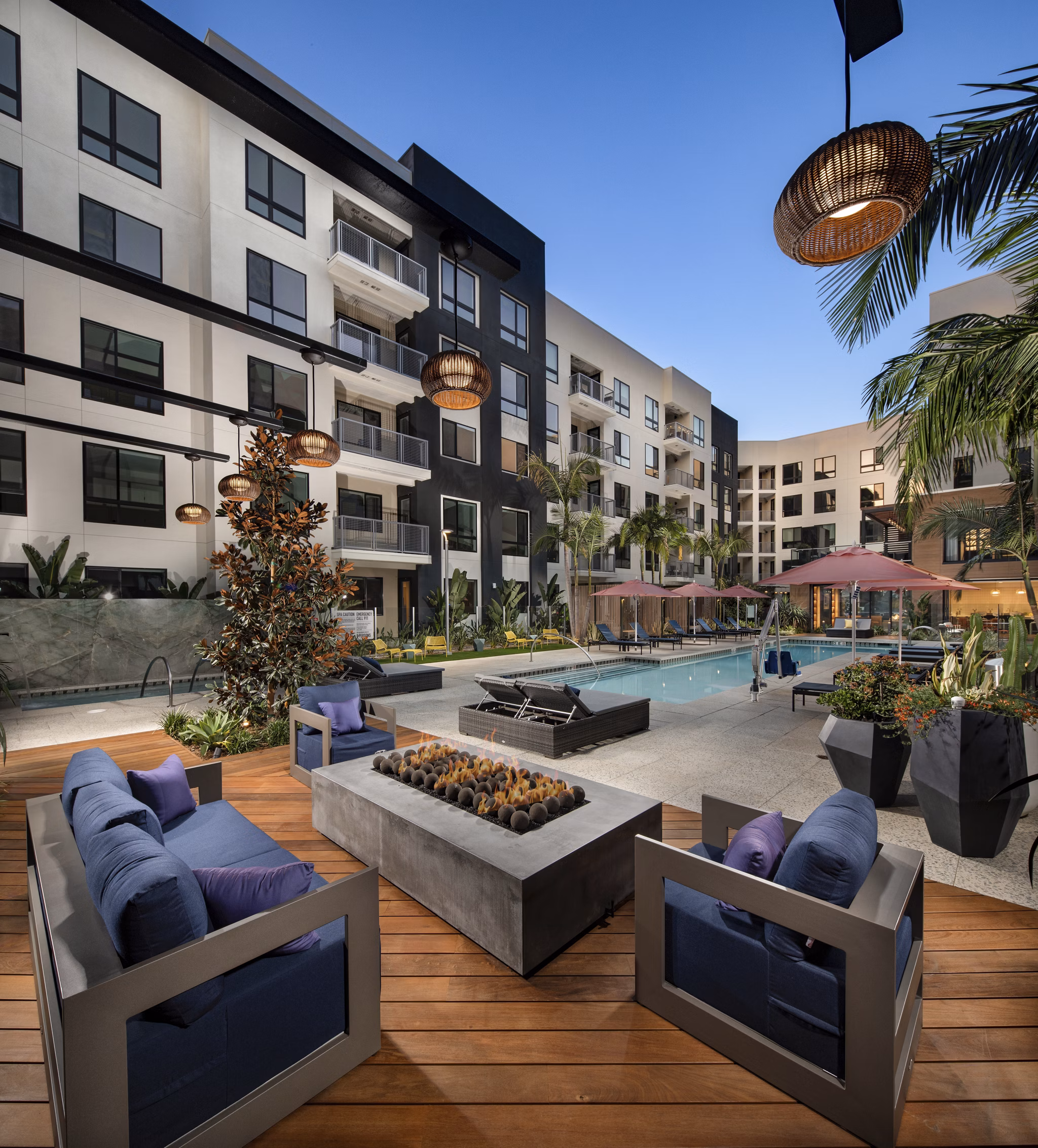 Cameo Apartments: Cozy fire pit area with seating for social gatherings