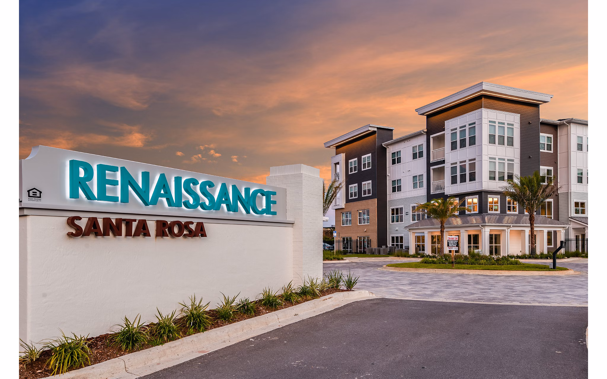 Renaissance Santa Rosa: Elegant of luxury apartments with lush landscaping in Santa Rosa, CA