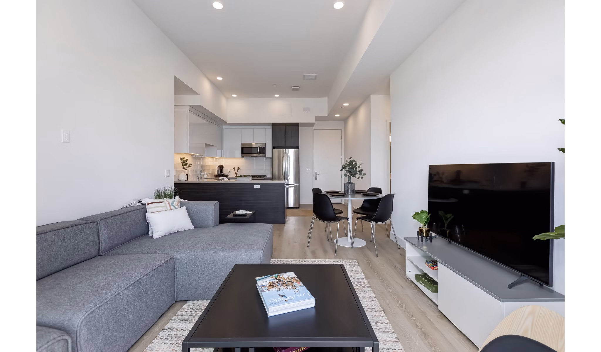 Modern living room with chic furnishings at The 505 Apartments in Nashville