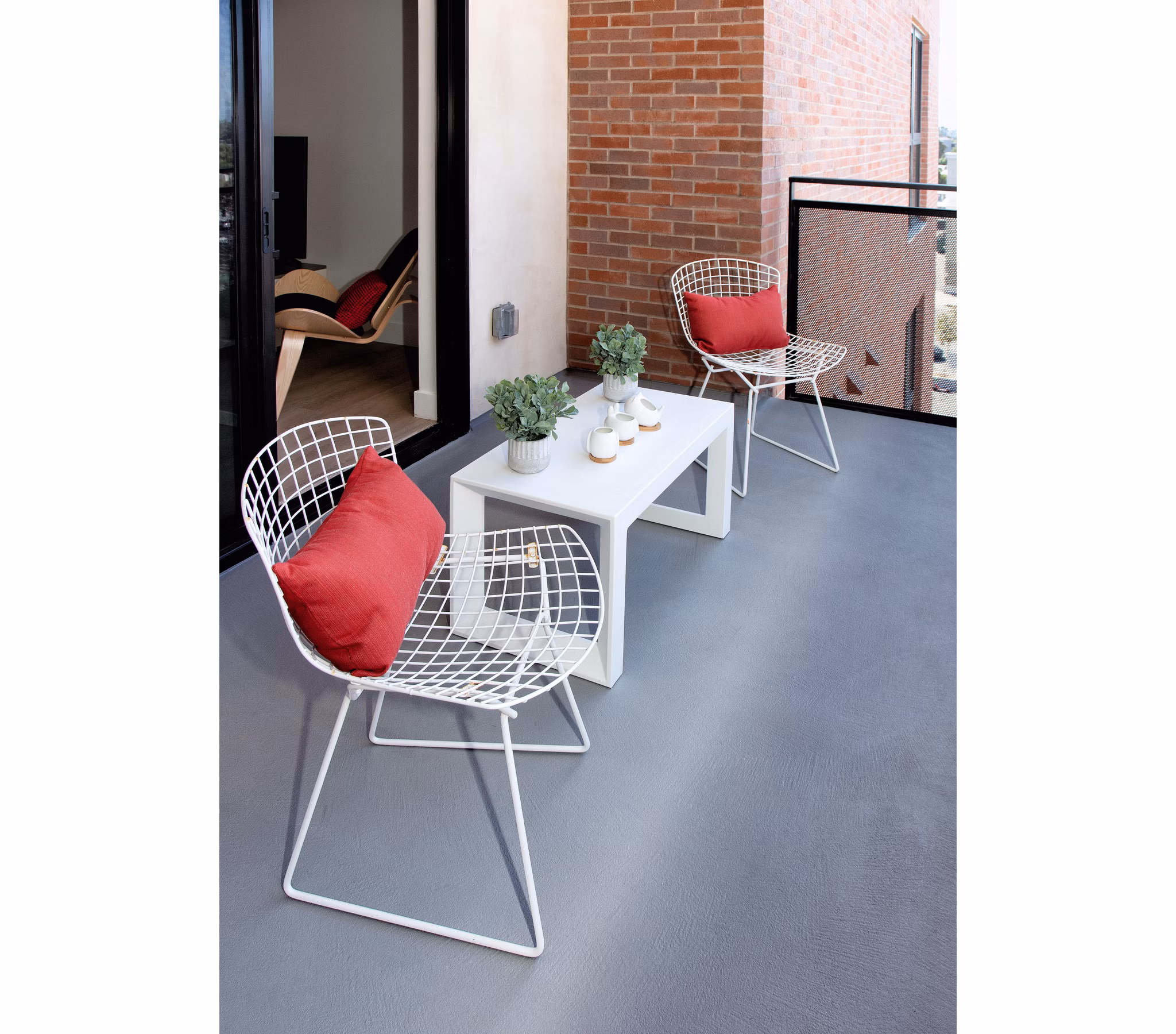 The 505 Apartments: Elegant patio area in Greystar luxury apartments complex