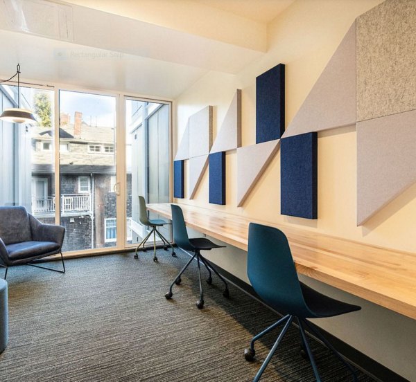 The Durant Apartments: Modern clubhouse with stylish seating and high-end finishes, perfect for luxury living in an upscale community