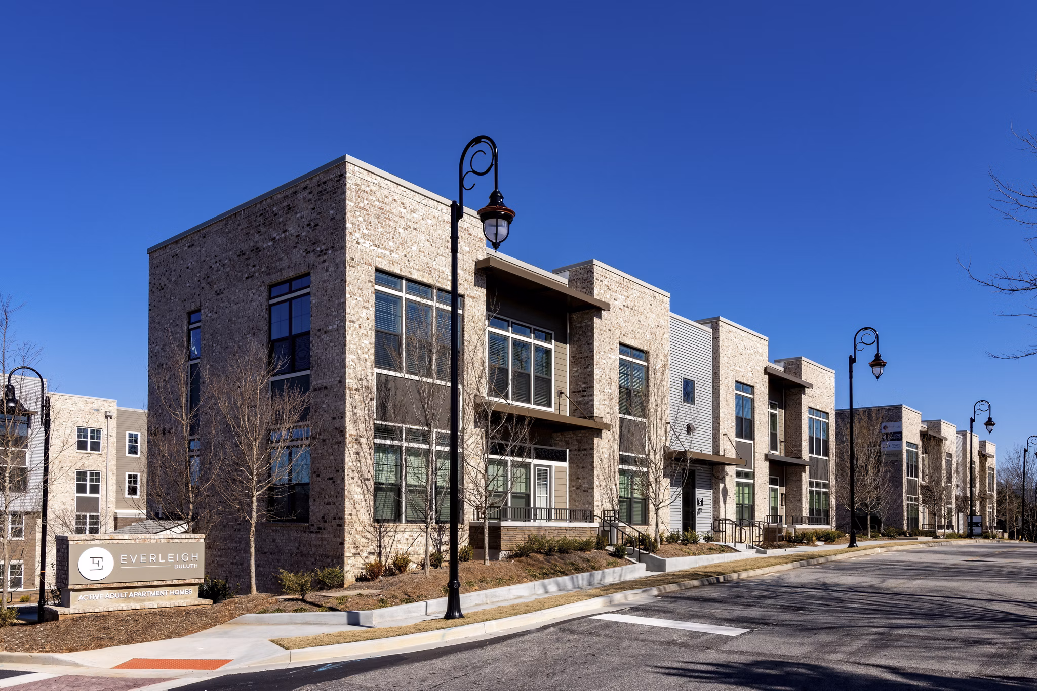 Everleigh Duluth: Upscale luxury apartment with landscaped entrance in suburban Atlanta