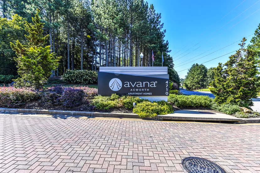 Avana Acworth Apartments: Stylish signage at luxury community entrance