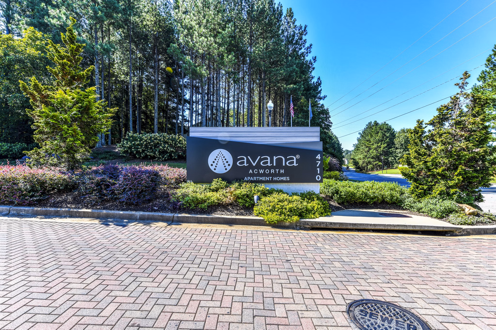 Avana Acworth Apartments: Stylish signage at luxury community entrance