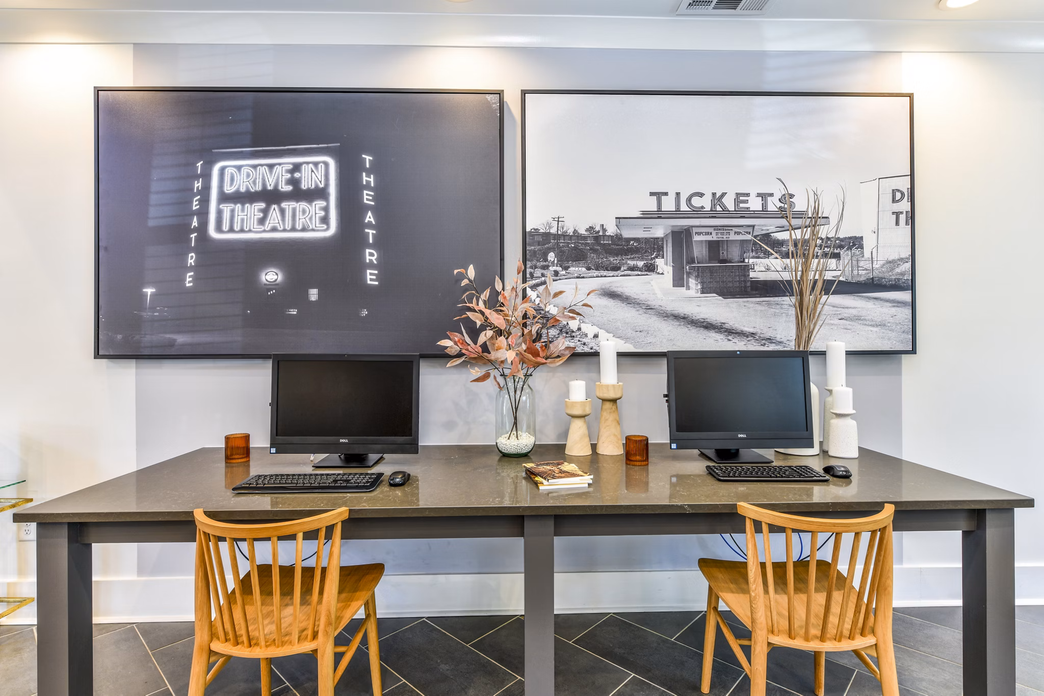 Clubhouse featuring modern furnishings and open spaces at Avana Acworth Apartments