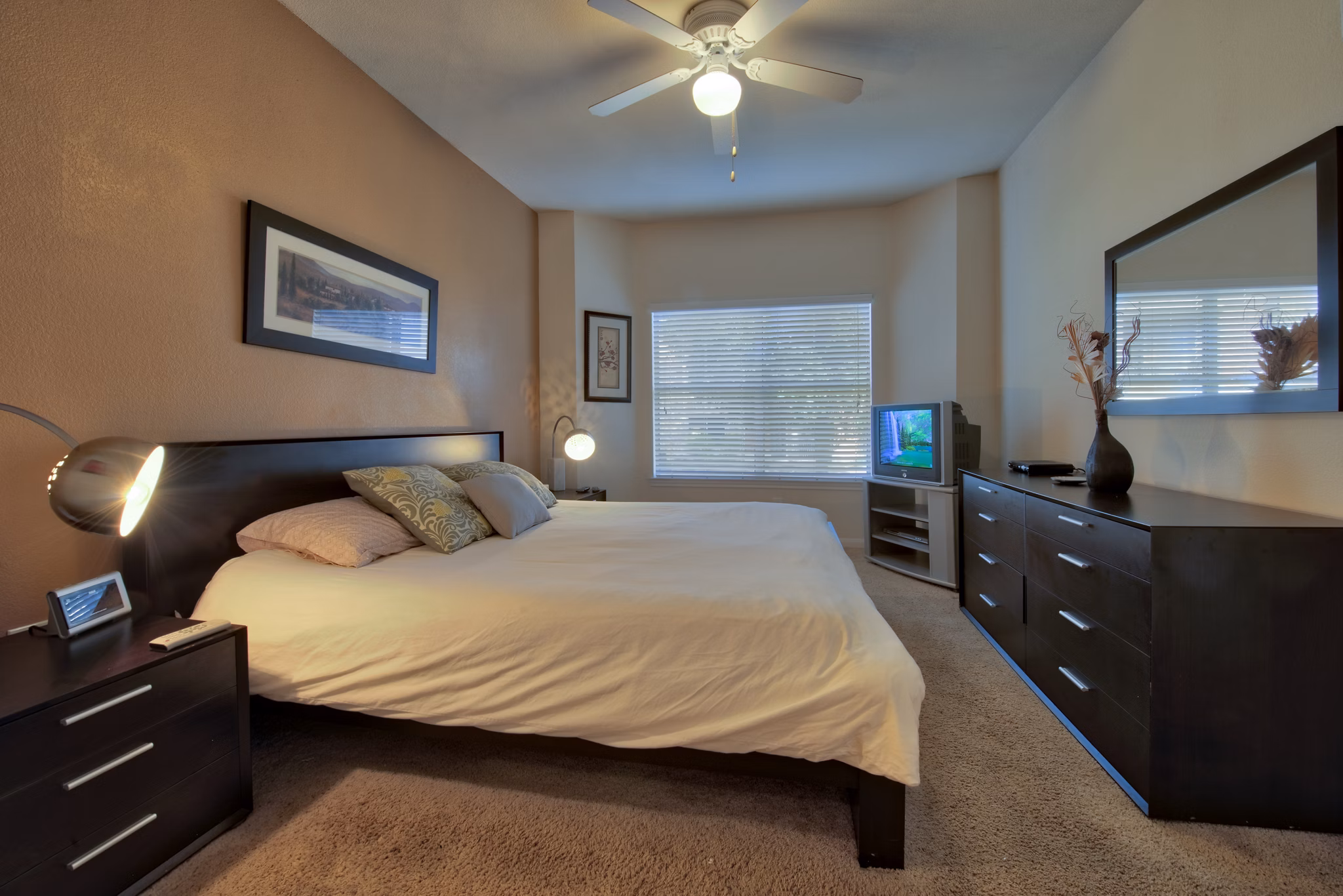 Modern bedroom featuring chic decor and natural light at Avana SoCo Apartments