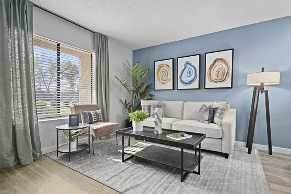 Modern living room with stylish furnishings at Solas Glendale Apartments