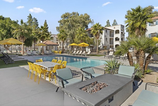 Cozy outdoor fire pit area at Solas Glendale Apartments, perfect for social gatherings and relaxation under the stars