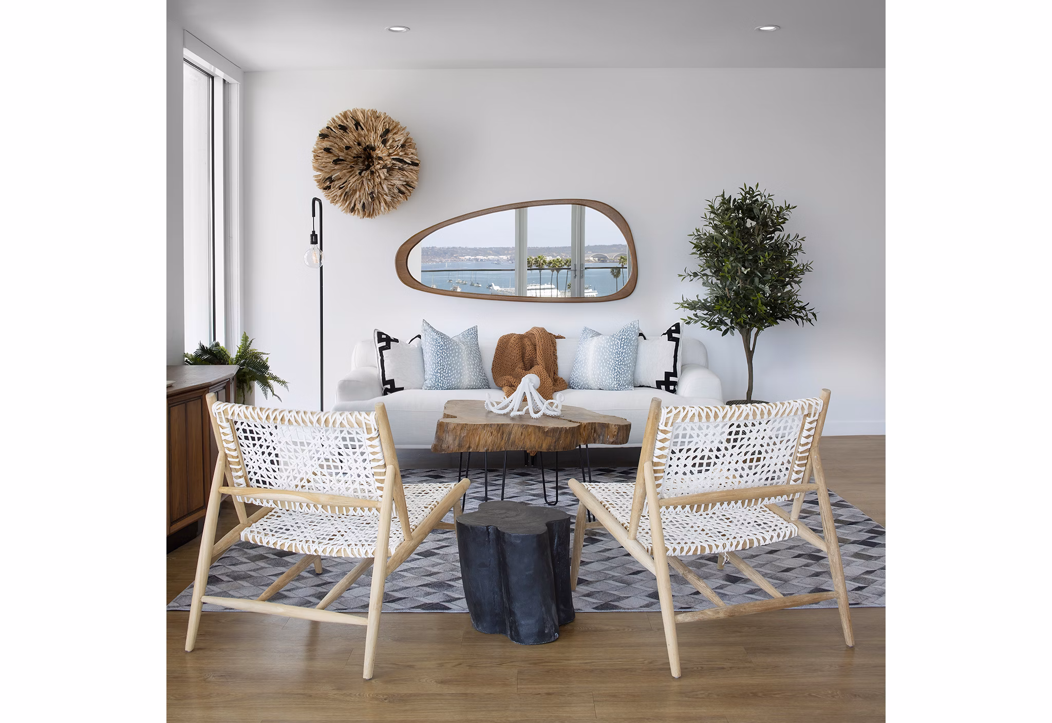 Contemporary living room with modern decor at Cielo Apartments, featuring a cozy seating area and elegant lighting