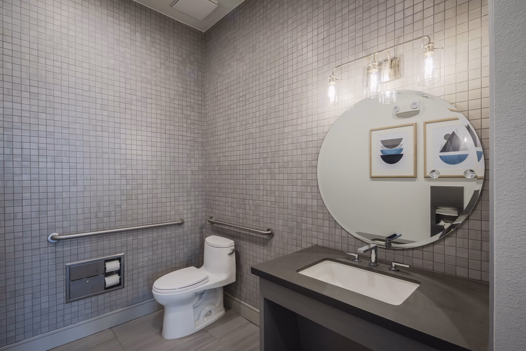 bathroom at Emory West Cypress Apartments