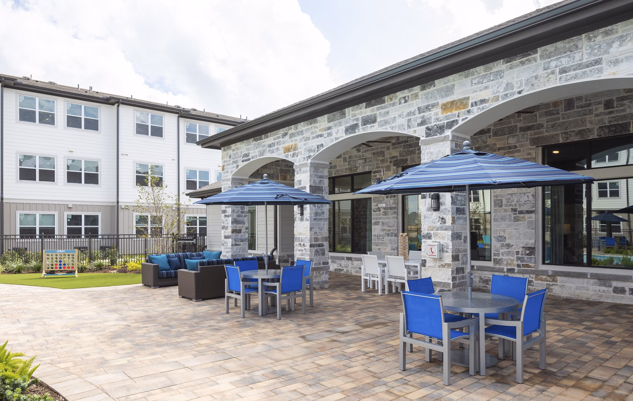 courtyard at Milano Apartments