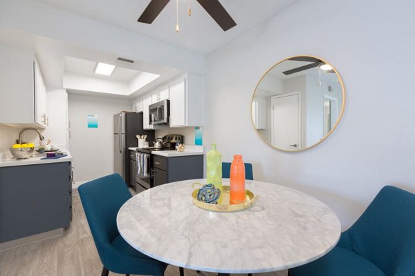 dining room at Vida46 Apartments