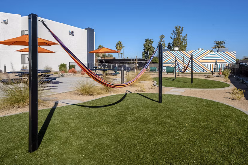 patio/hammock area at Vida46 Apartments