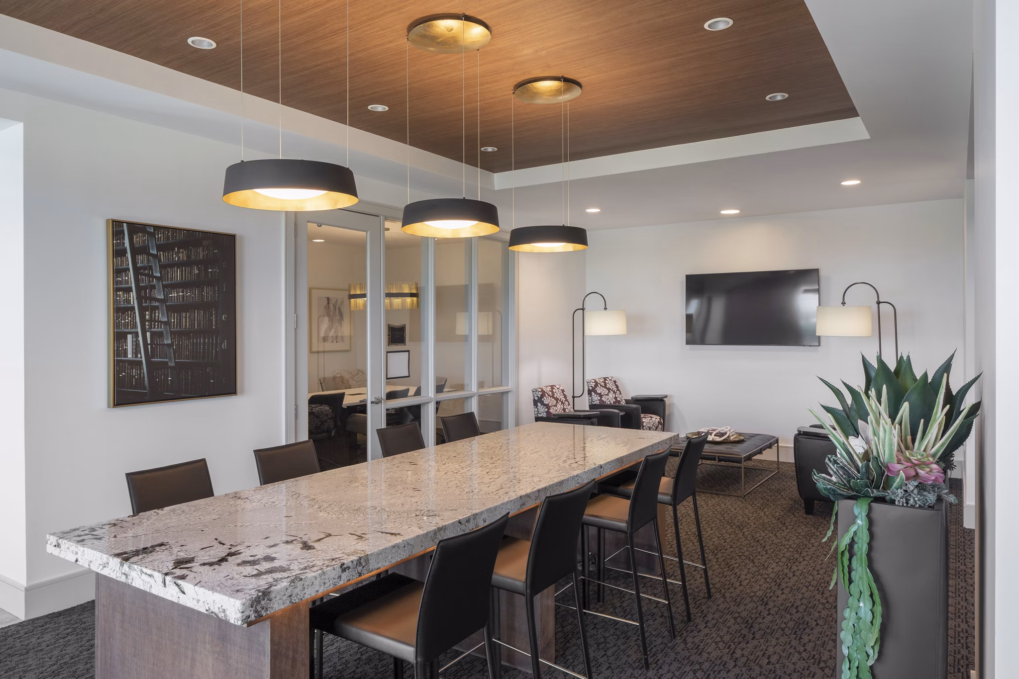 clubhouse meeting facility at Chelsea Museum District Apartments