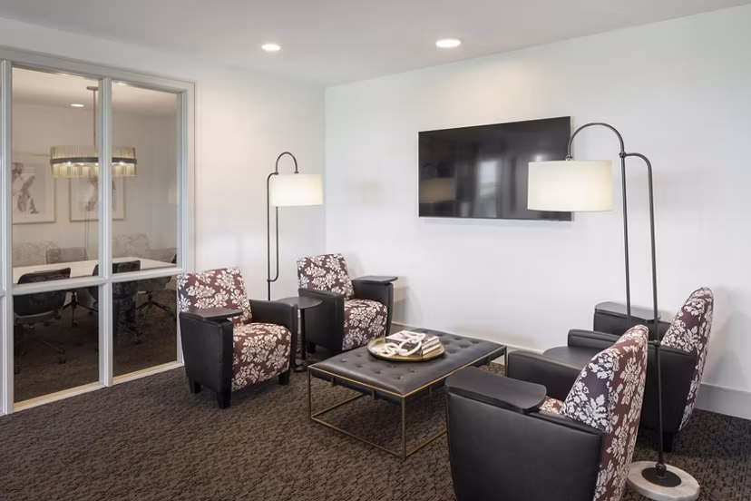 clubhouse meeting facility at Chelsea Museum District Apartments