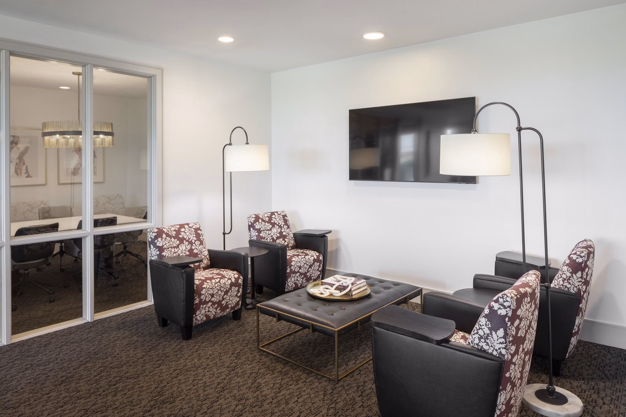 clubhouse meeting facility at Chelsea Museum District Apartments