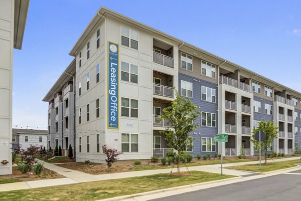 exterior at Broadstone Ayrsley Apartments