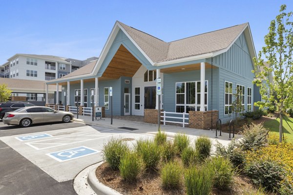 Broadstone Ayrsley Apartments: Elegant modern in vibrant Charlotte neighborhood