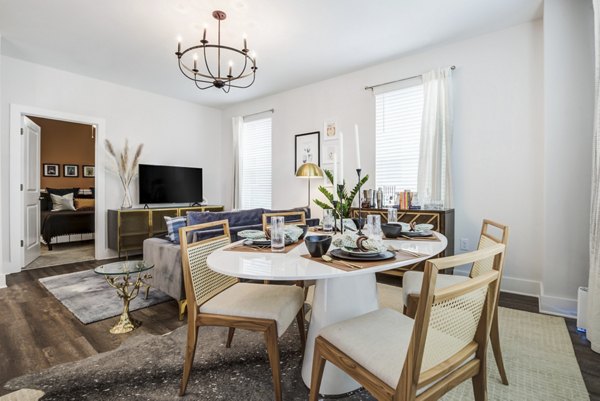 dining room at Broadstone Ayrsley Apartments