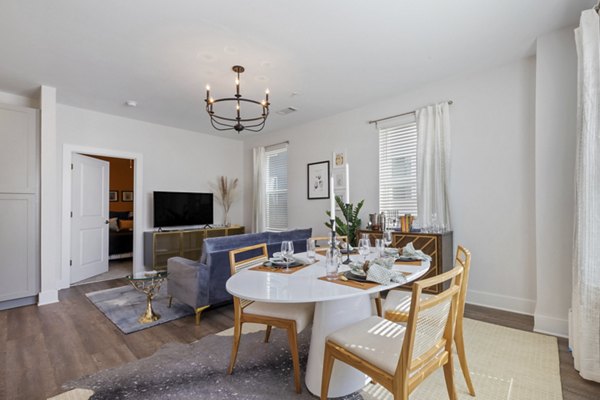 dining room at Broadstone Ayrsley Apartments