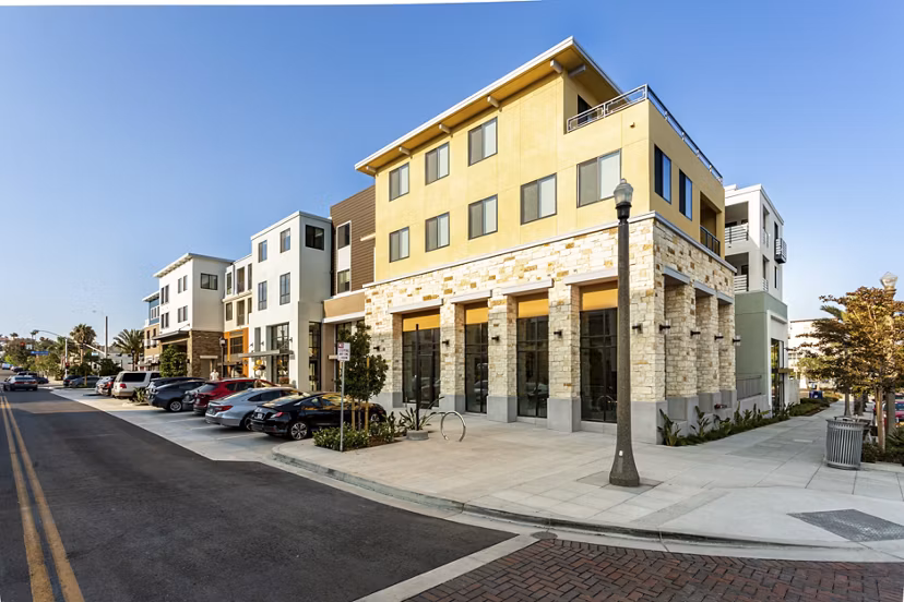 Prado West Apartments: Contemporary luxury apartments in downtown Greystar community