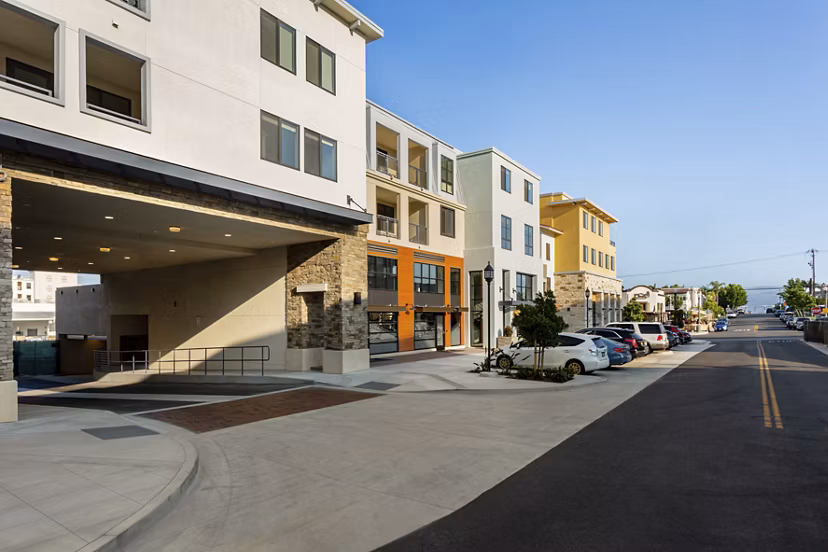 Prado West: Luxury apartments with modern architecture in Solana Beach, California