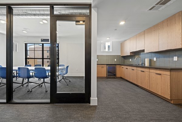 The Battery Apartments: Modern meeting facility with advanced amenities for productive sessions