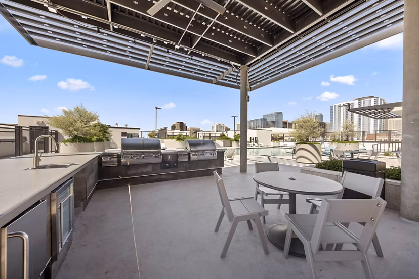 grill area/patio at The Battery Apartments