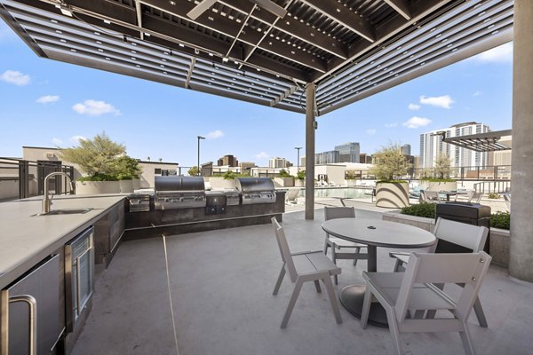 grill area/patio at The Battery Apartments