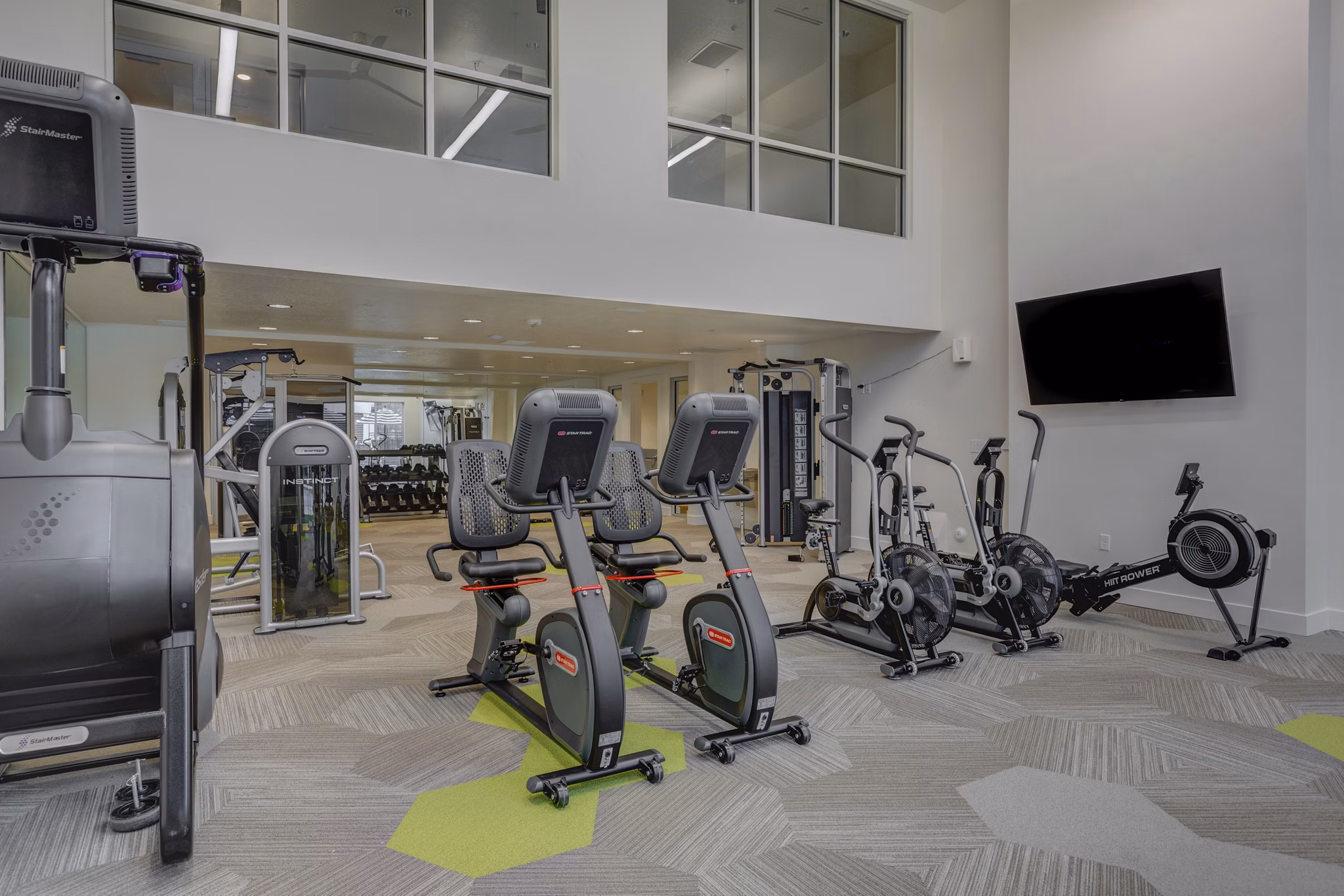 Harmony3900 Apartments: State-of-the-art fitness center with modern equipment for luxury apartment residents