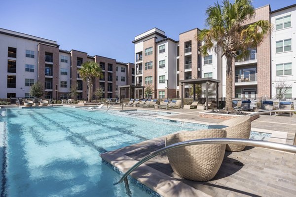 pool/grill area/patio at Bellrock La Frontera Apartments