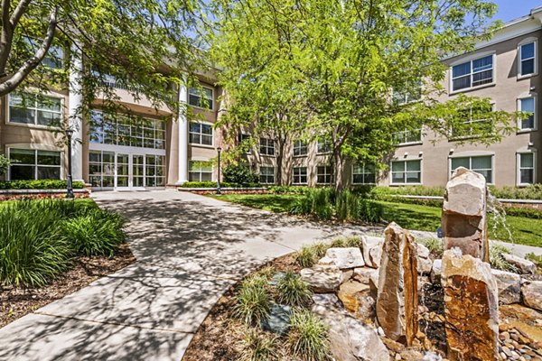 building/exterior at Colonial Court Apartments