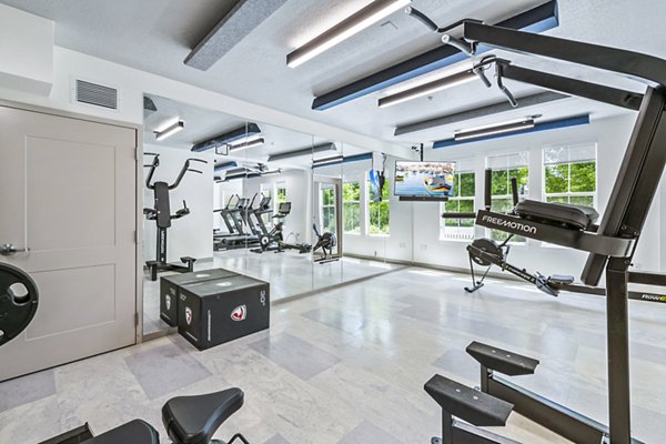 fitness center at Colonial Court Apartments
