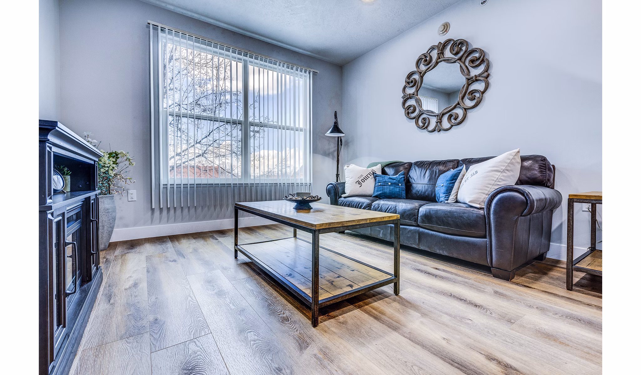 Spacious living room with modern decor in Colonial Court Apartments