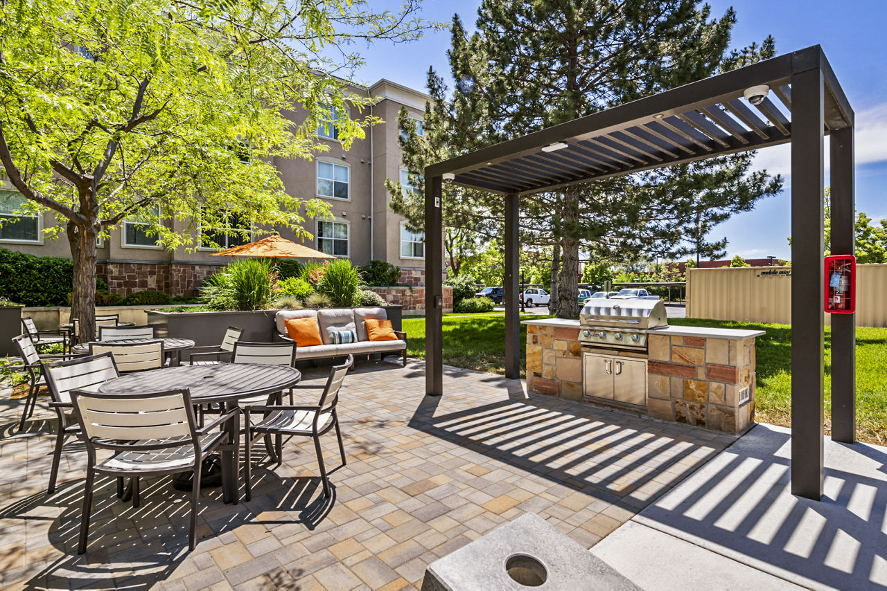 Grill area at Colonial Court