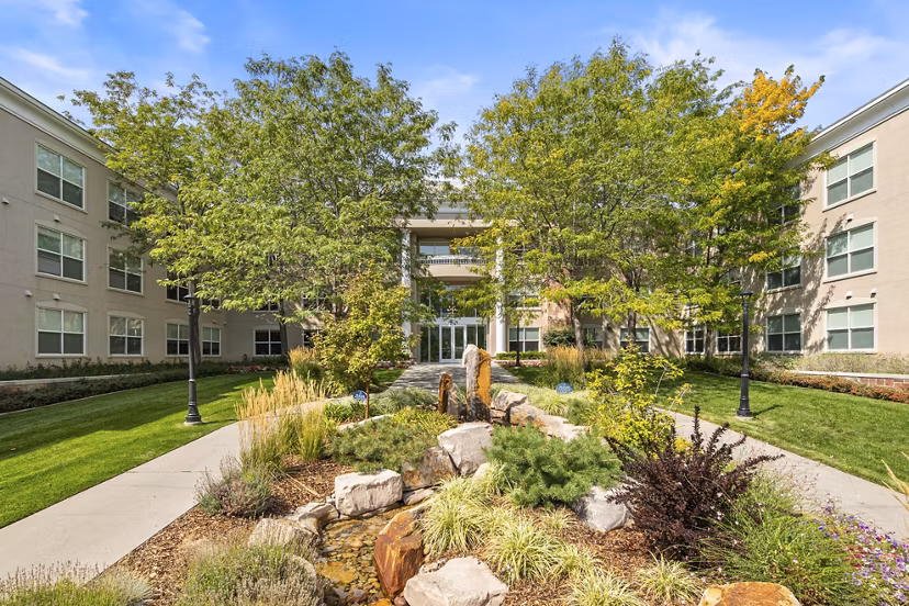 recreational area at Colonial Court Apartments