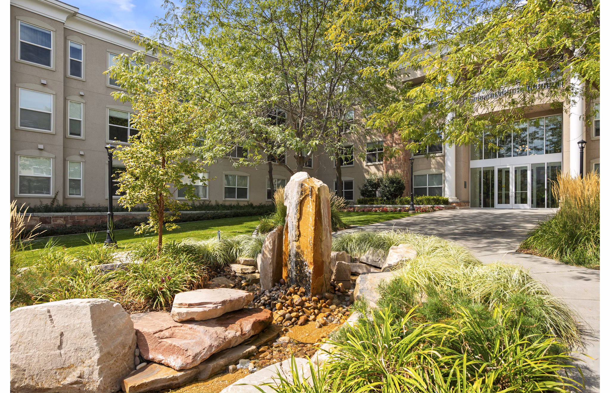 recreational area at Colonial Court Apartments