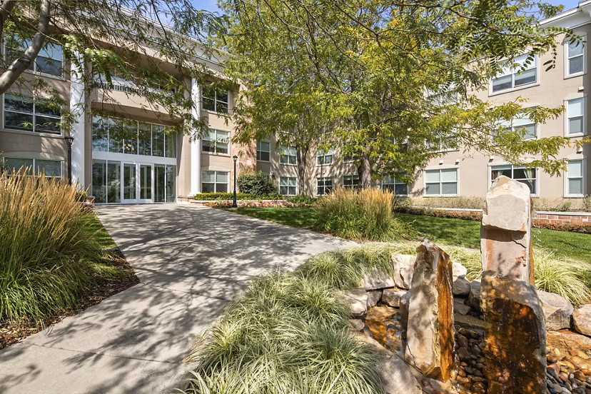 recreational area at Colonial Court Apartments