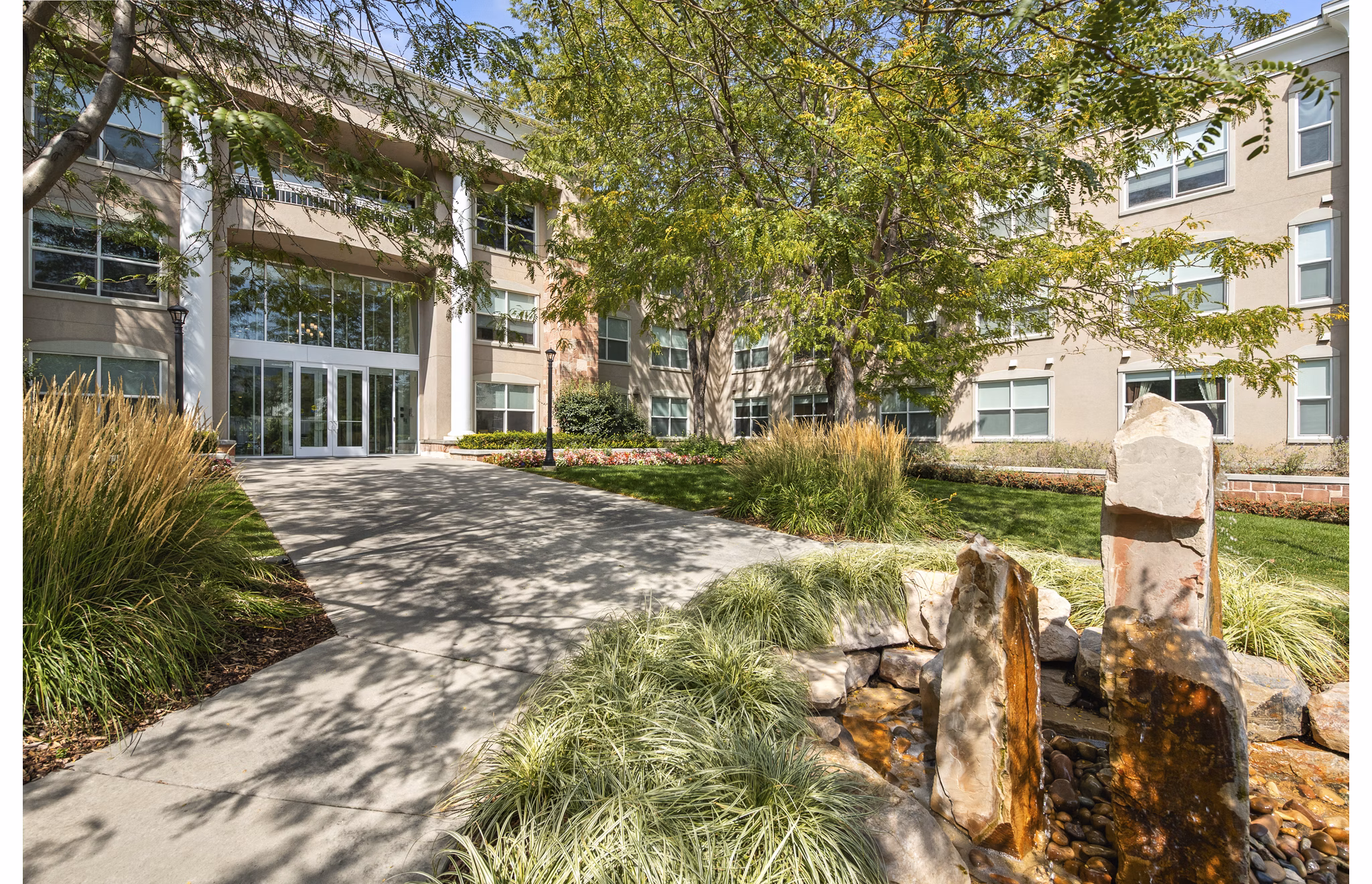 recreational area at Colonial Court Apartments
