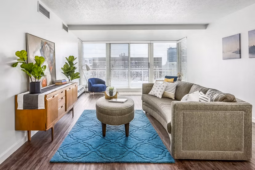 Modern living room with elegant furnishings at Eagle Gate Apartments in luxury community