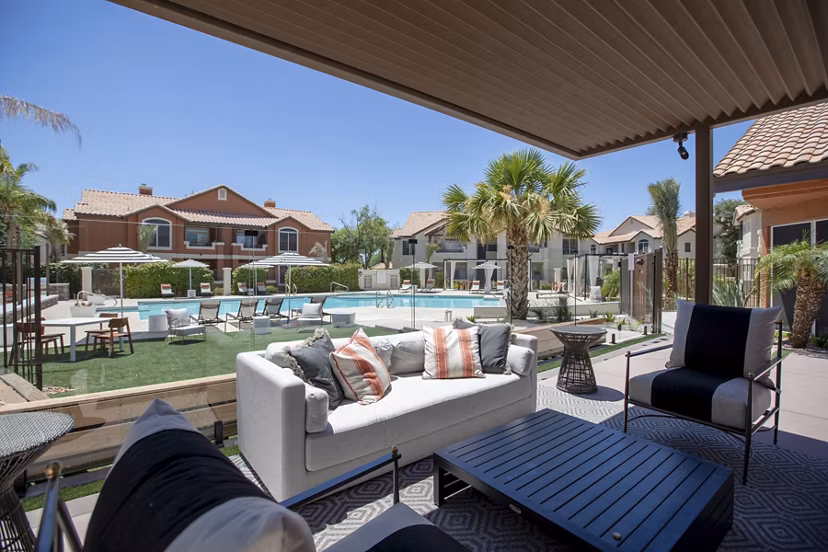 Avana Coronado Apartments: Scenic courtyard view at luxury apartments in Arizona