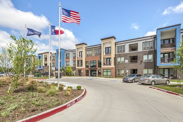 The Holston Apartments: Contemporary building with sleek design in Nashville