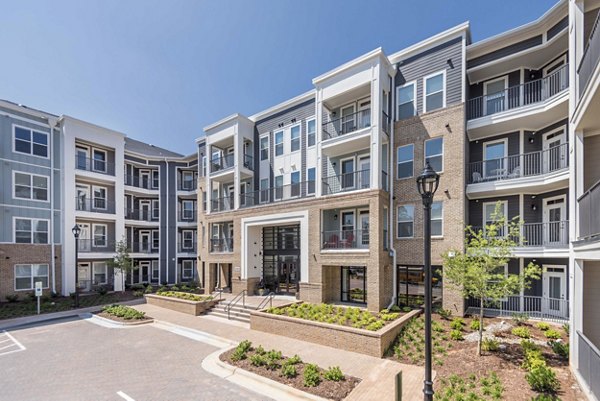 exterior at Leigh House Apartments